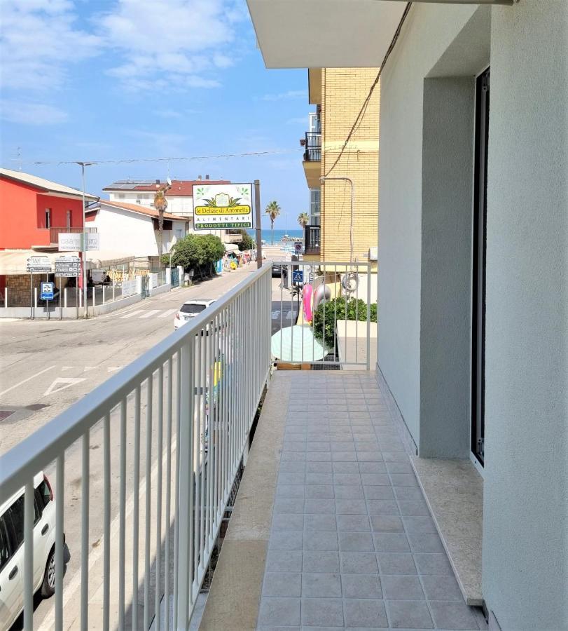 Appartamenti Smeraldo ลิโดดิแฟร์โม ภายนอก รูปภาพ