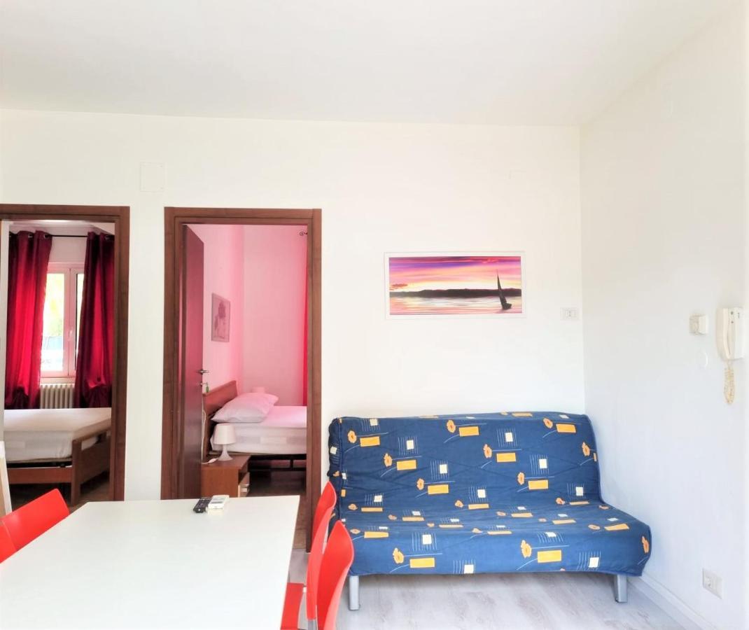 Appartamenti Smeraldo ลิโดดิแฟร์โม ภายนอก รูปภาพ